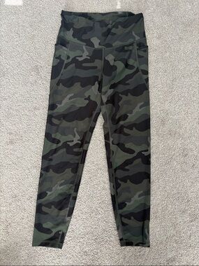 Old Navy Olive & Black Camo High-Waist Leggings